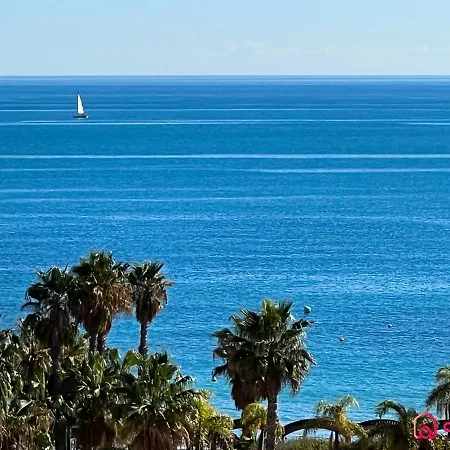 Bella Terraza Frontal Al Mar דירה *